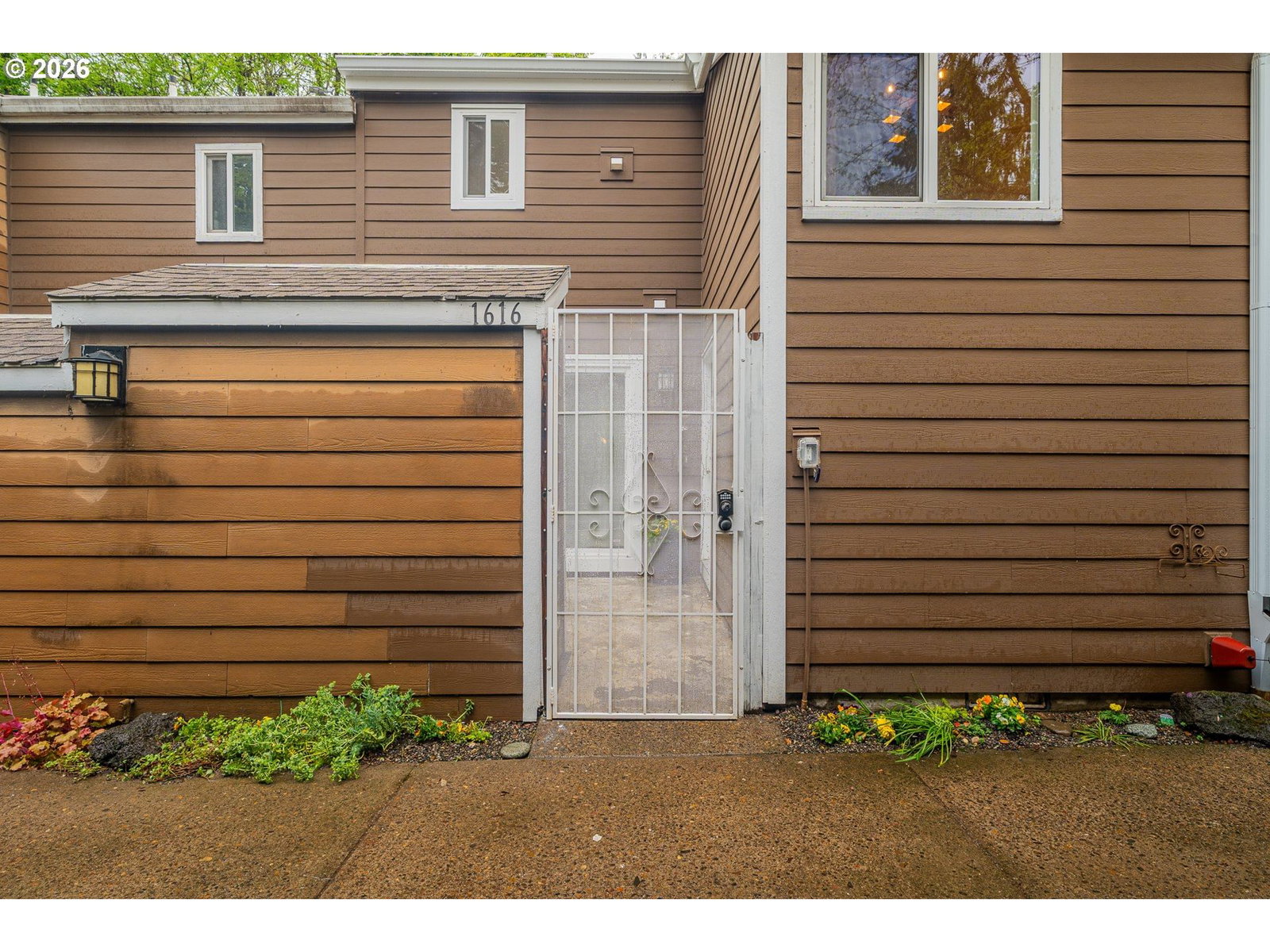 1616 VILLAGE PARK PL