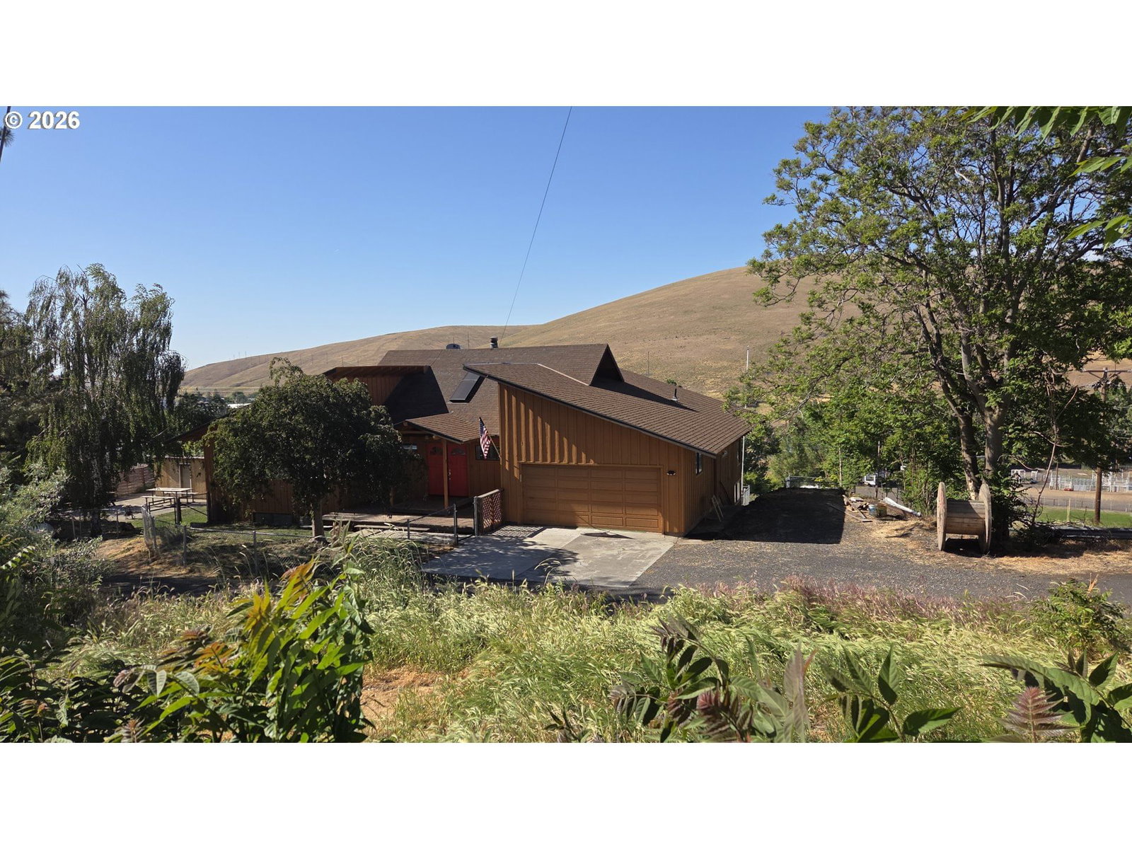 Listing photo 1 of 6