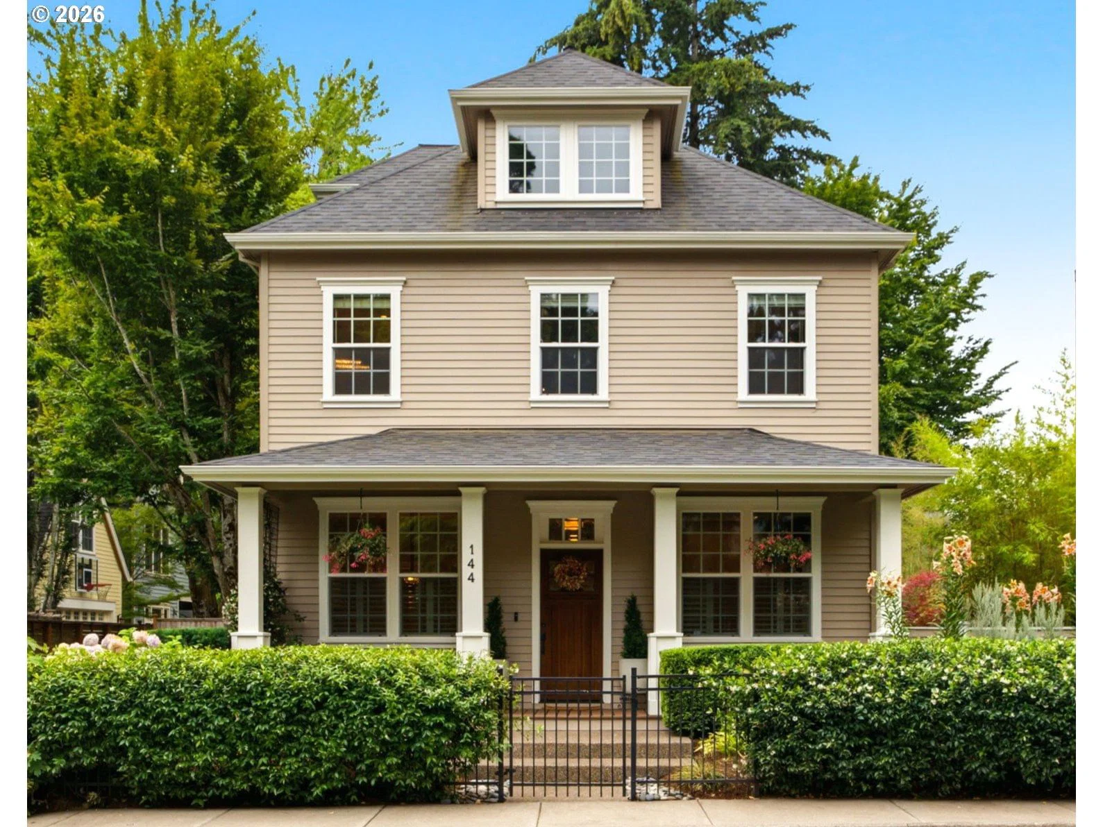 144 LEONARD ST