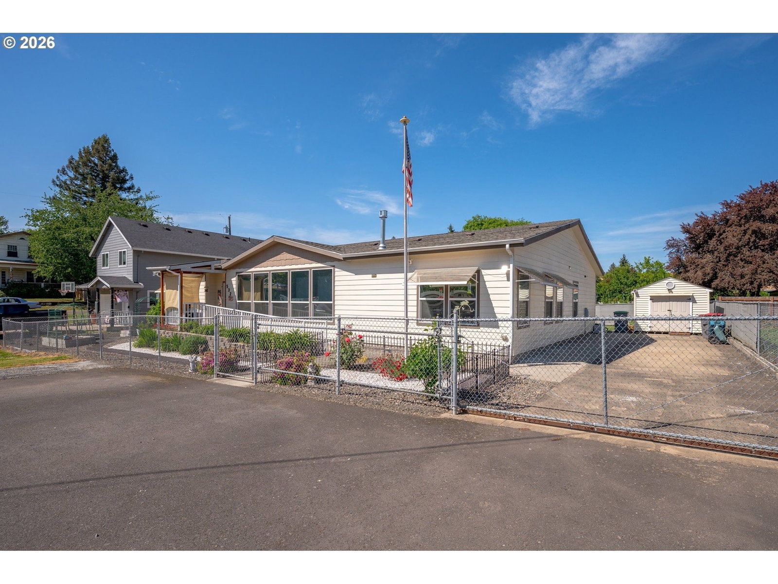 Listing photo 1 of 6