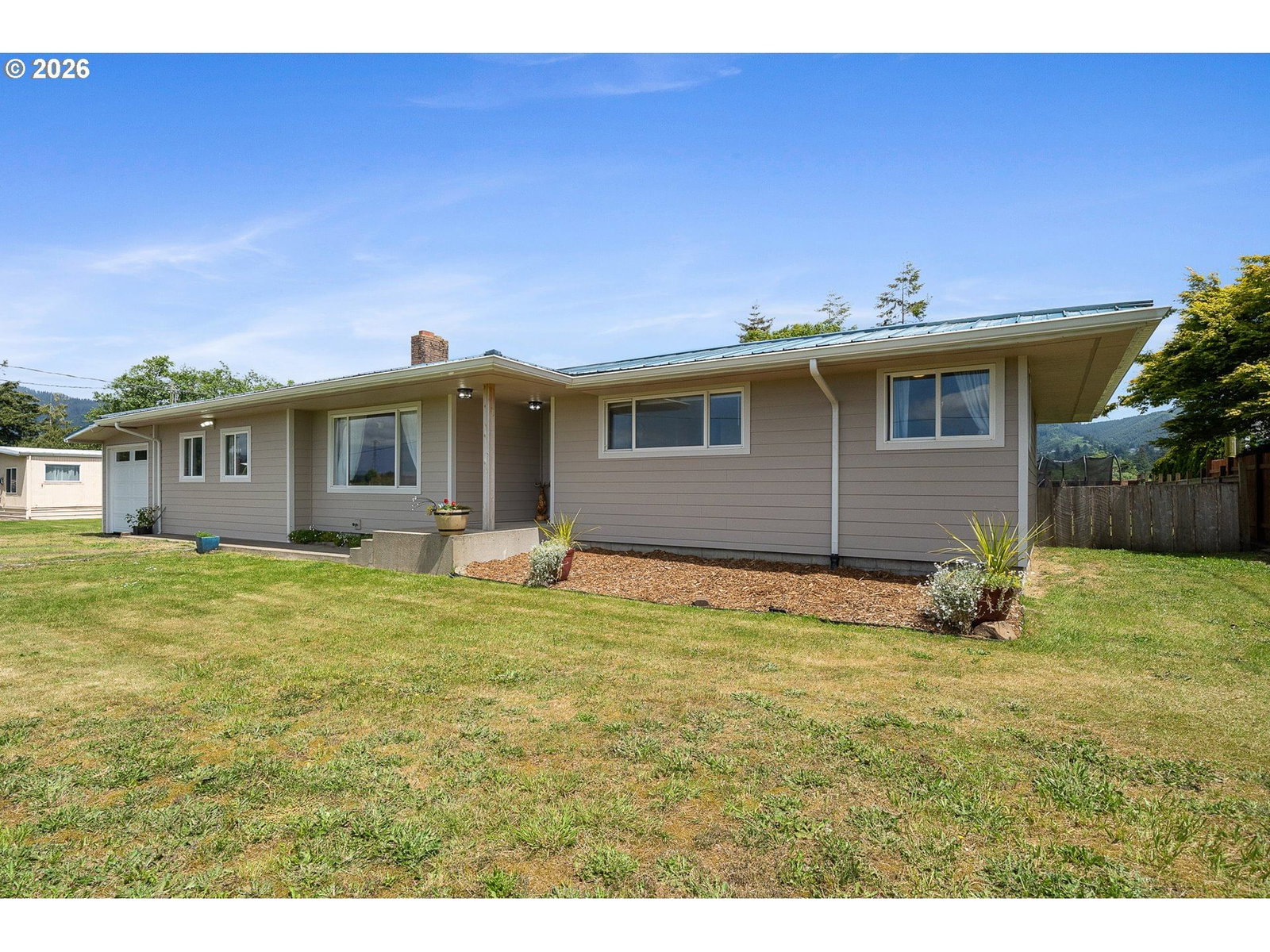 Listing photo 1 of 6