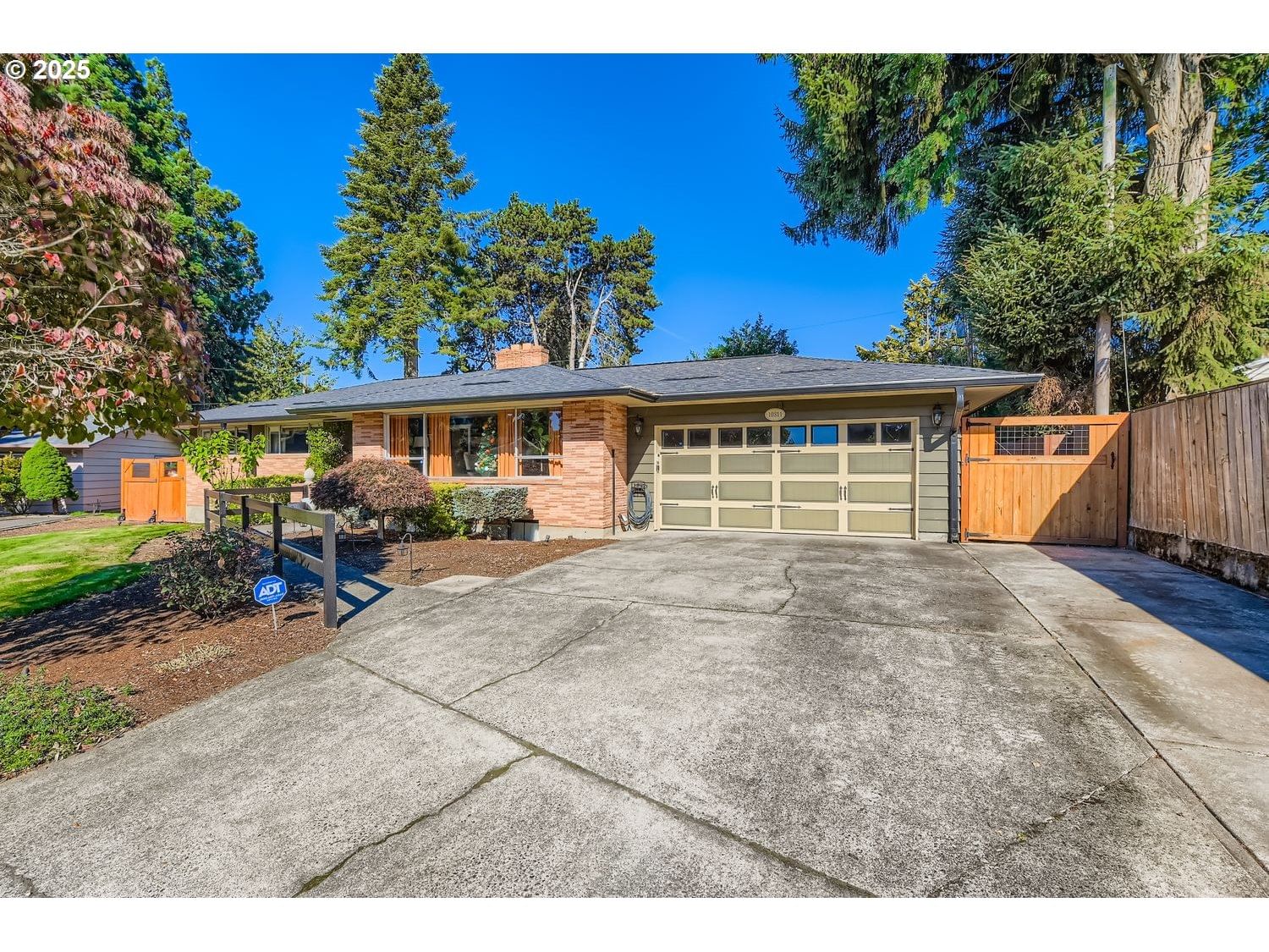 Primary listing photo, 10311 NE RUSSELL CT, Portland, OR, 97220