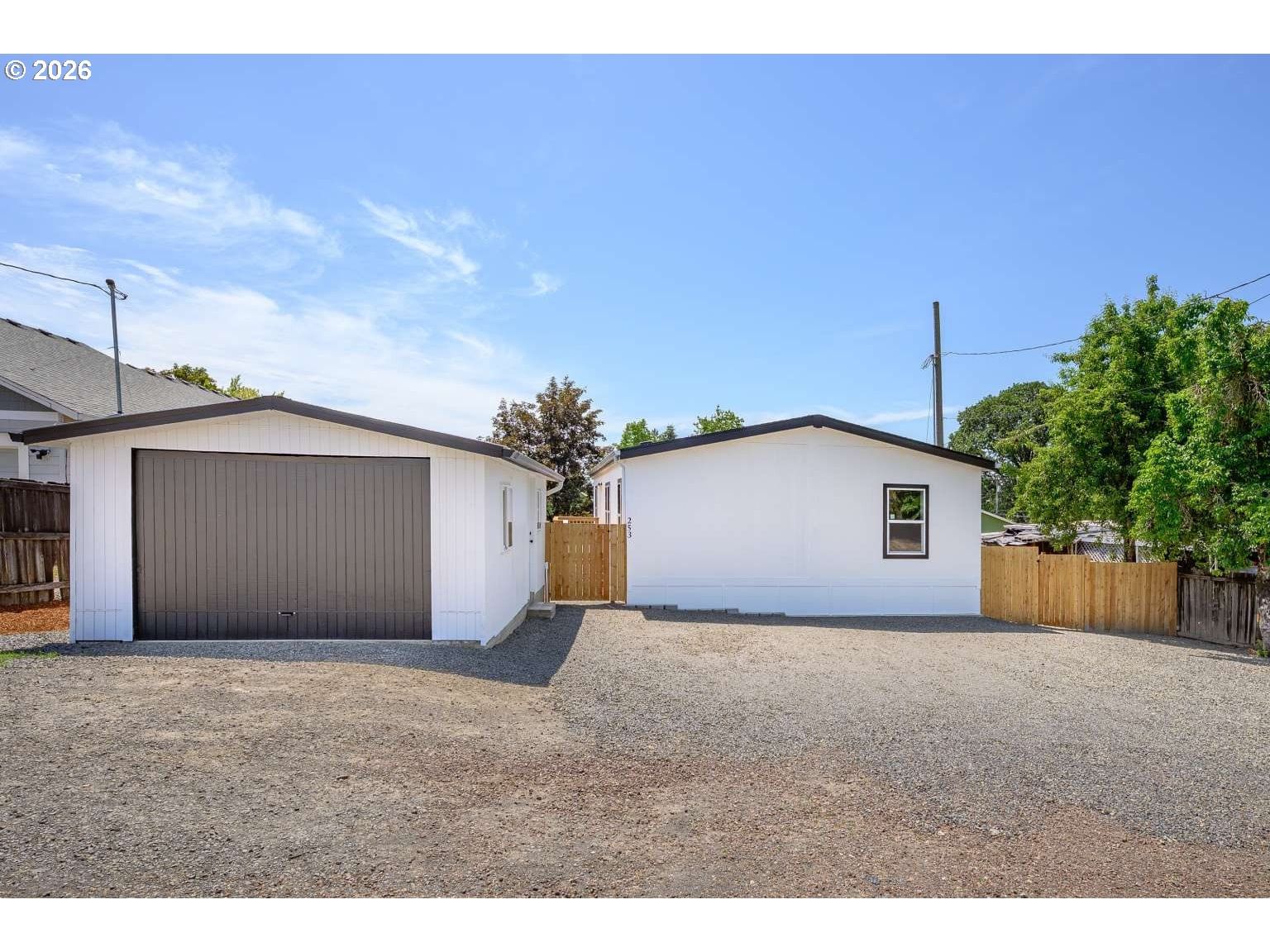 Listing photo 1 of 6