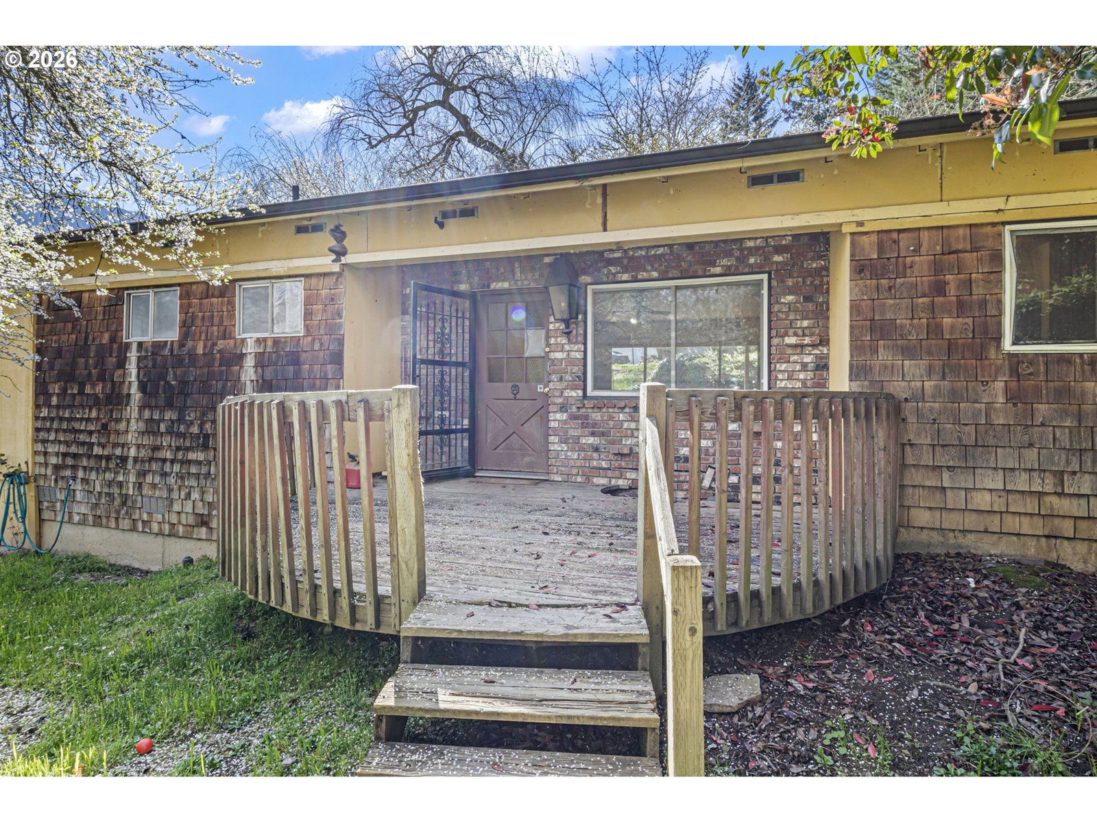 Listing photo 1 of 6