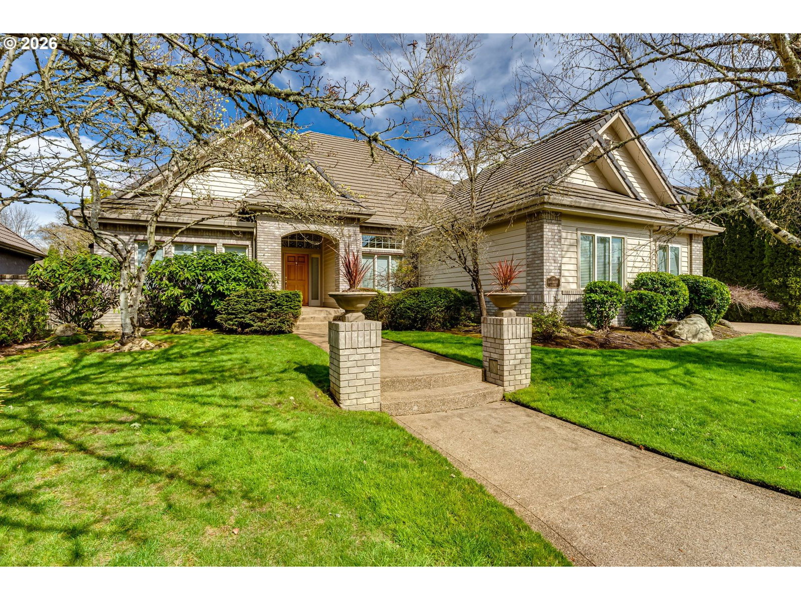 Primary listing photo, 3247 LAKESIDE DR, Eugene, OR, 97401
