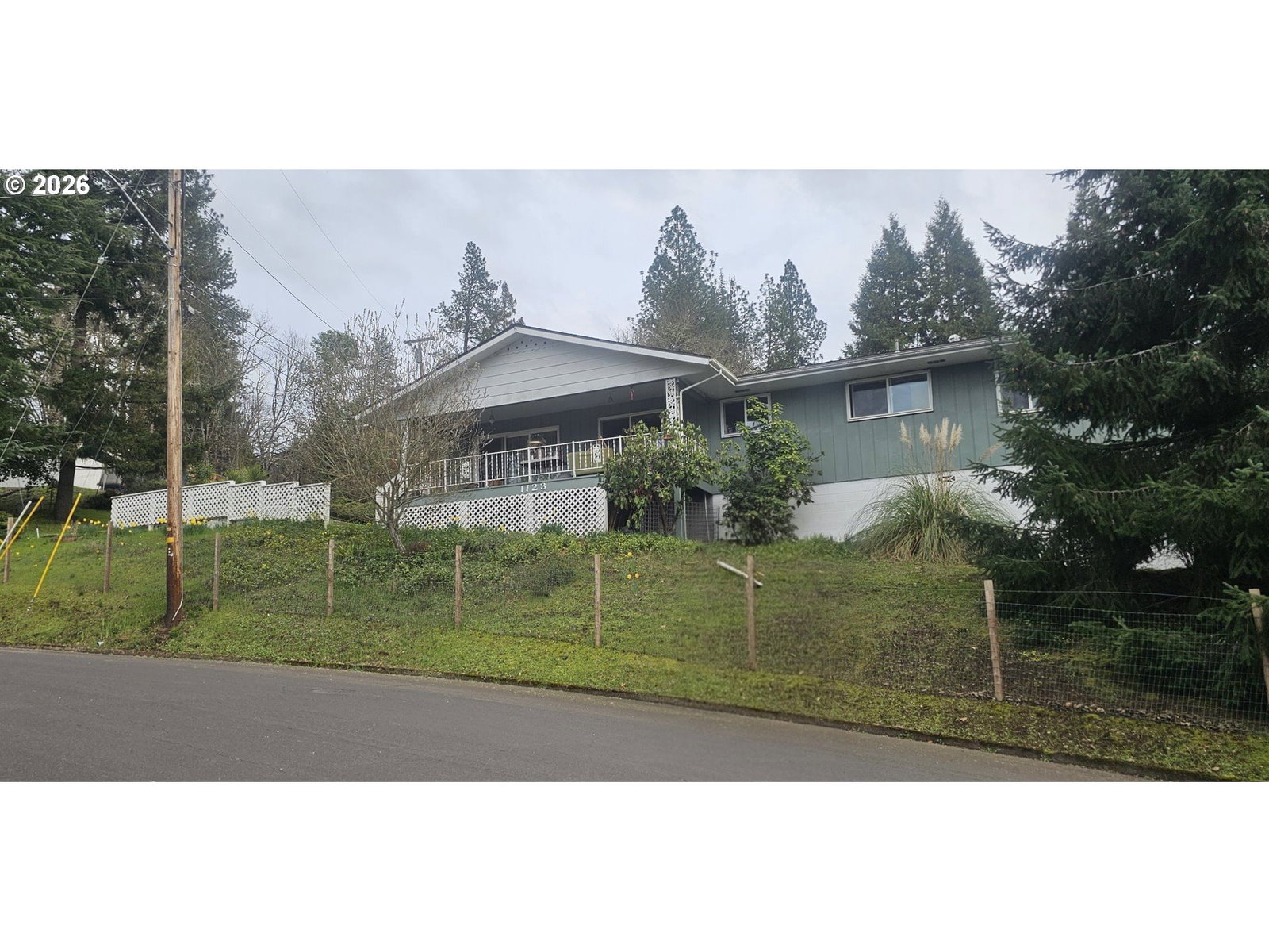 Primary listing photo, 1123 SE HAWTHORNE DR, Roseburg, OR, 97470