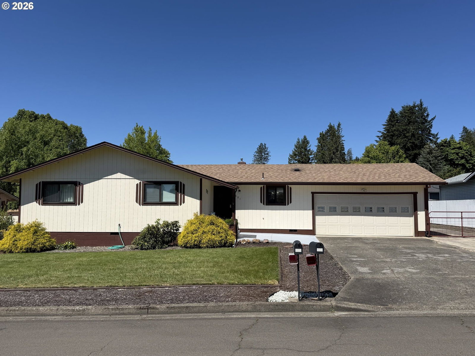 Listing photo 1 of 6