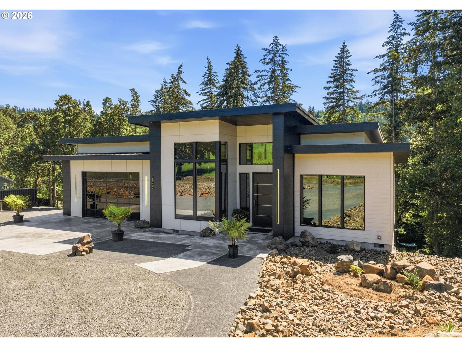 Listing photo 1 of 6