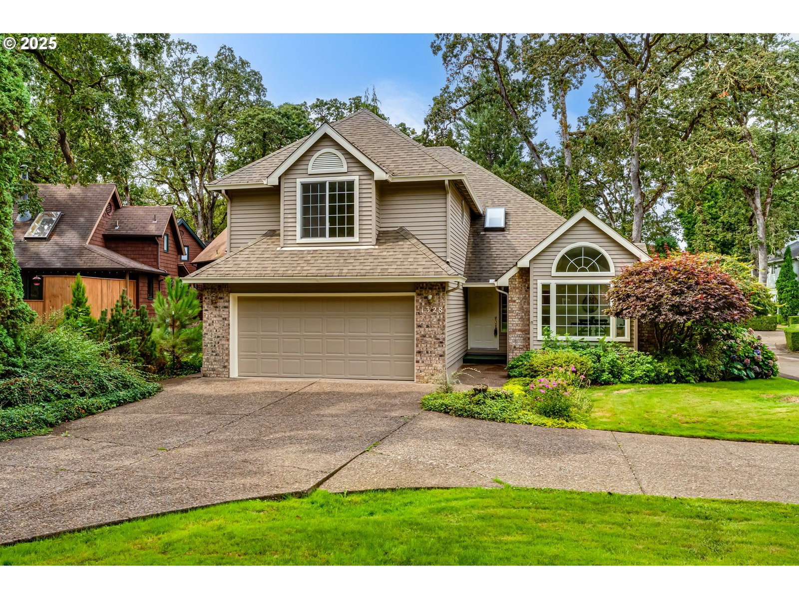 Primary listing photo, 1328 SPYGLASS DR, Eugene, OR, 97401