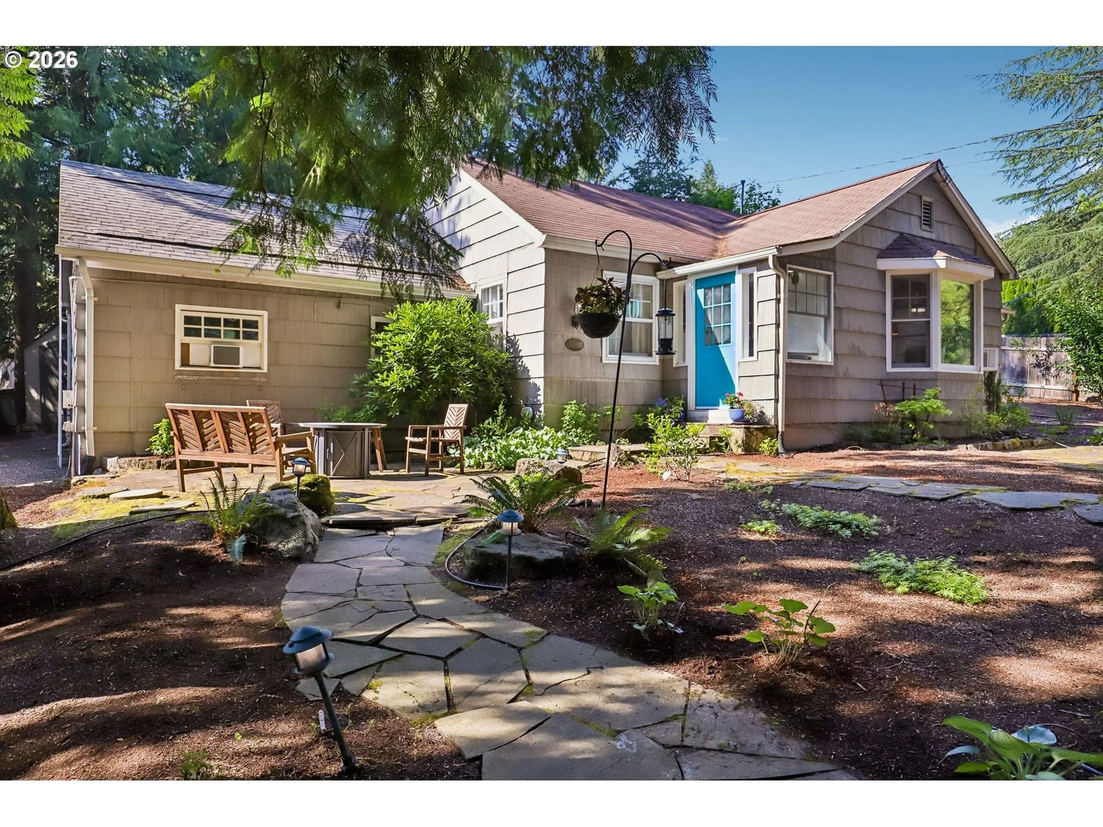 731 SW MAPLECREST DR