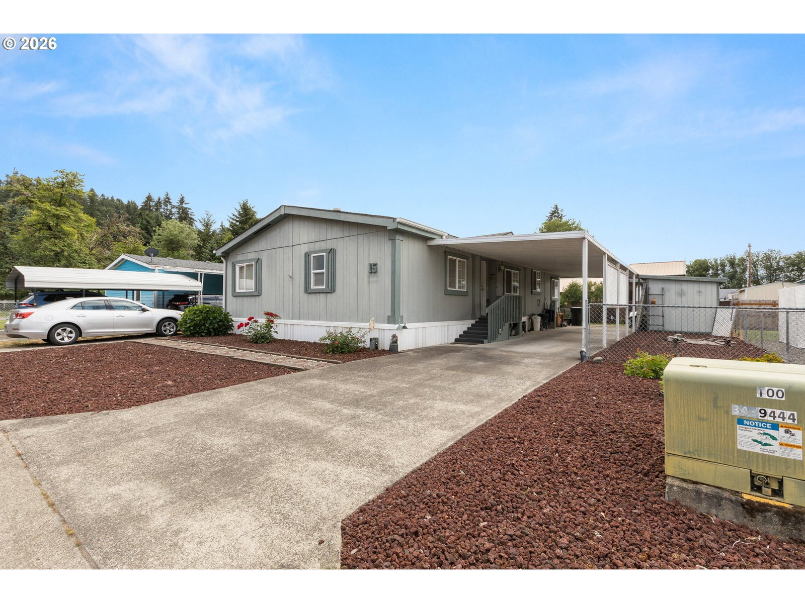 Listing photo 1 of 6