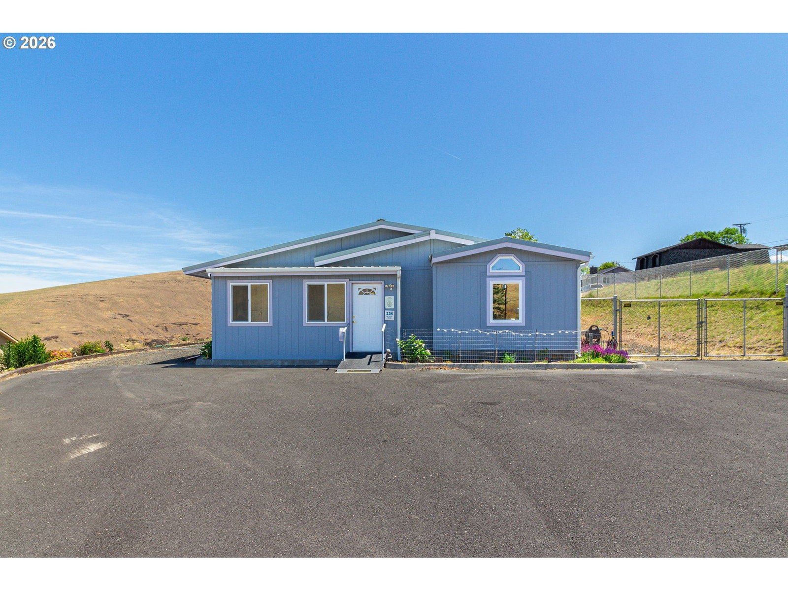 Listing photo 1 of 6