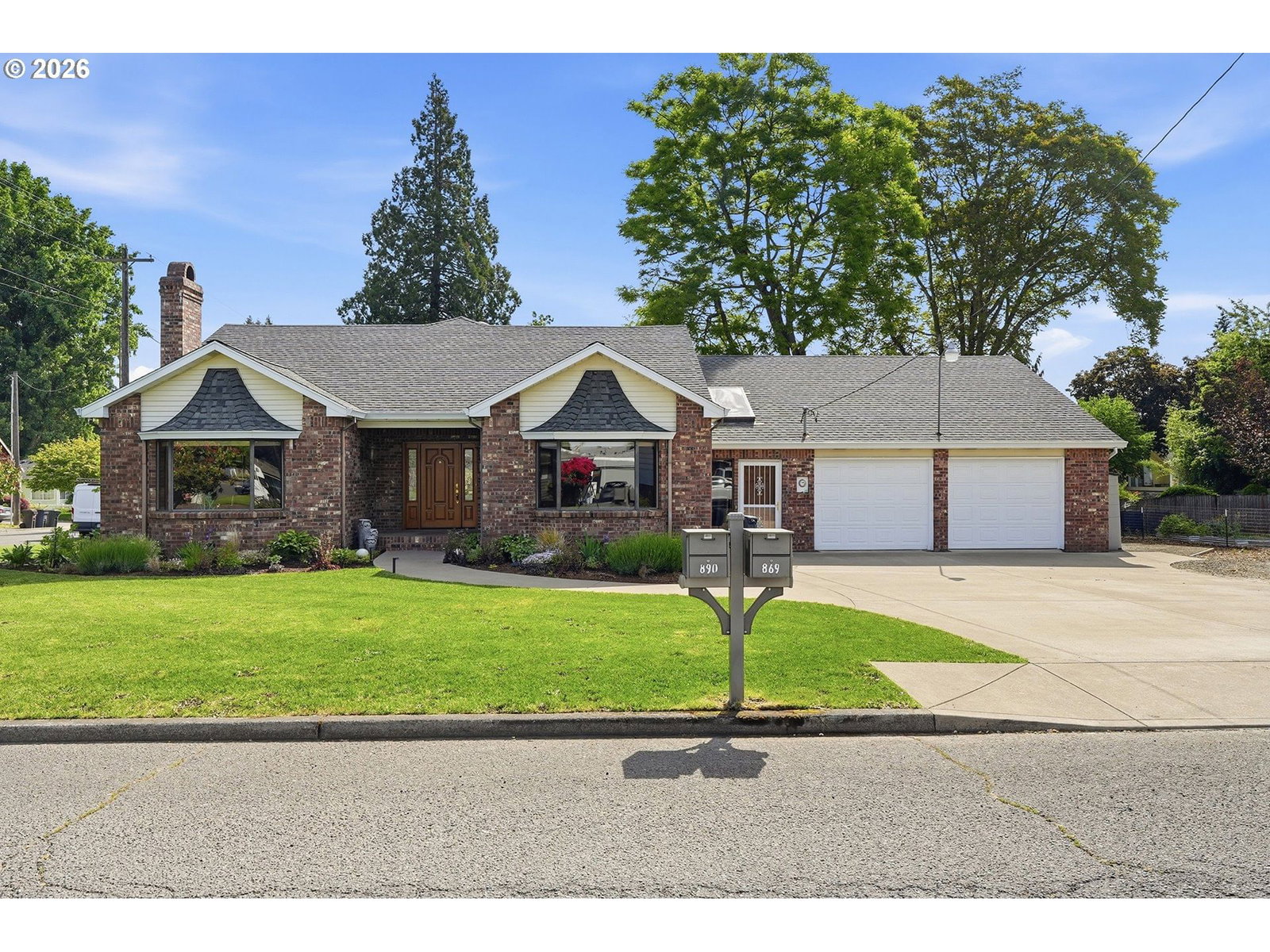Listing photo 1 of 6