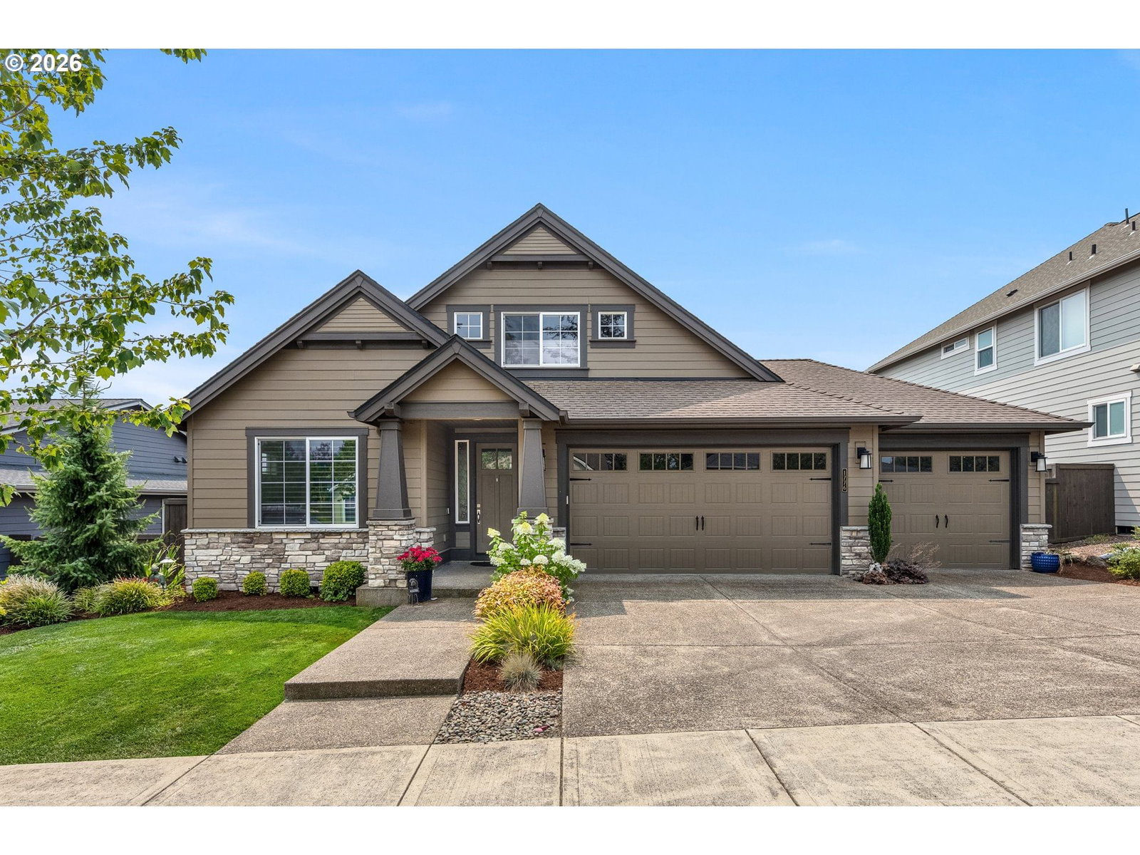 1776 NW ROLLING HILLS DR