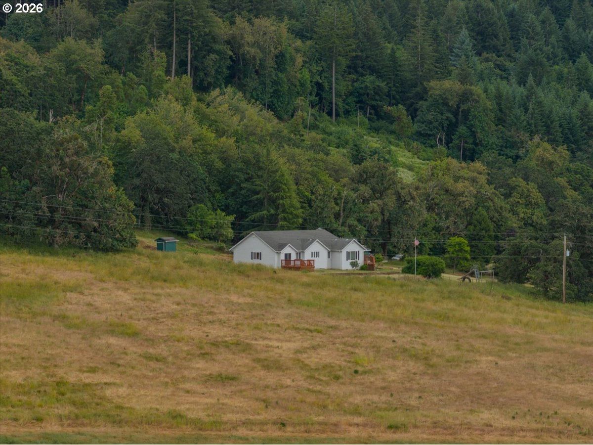 Listing photo 1 of 6