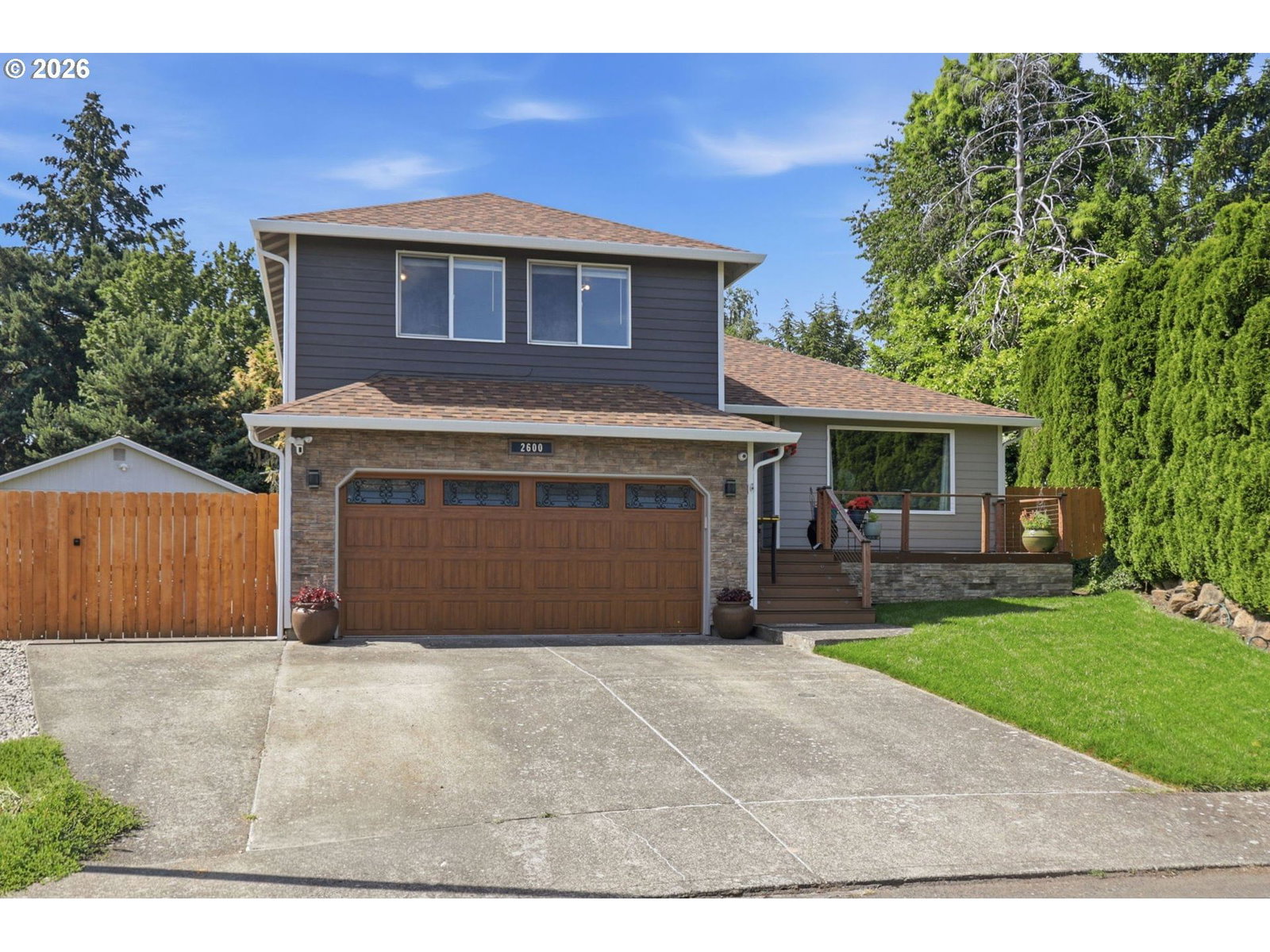 Listing photo 1 of 6