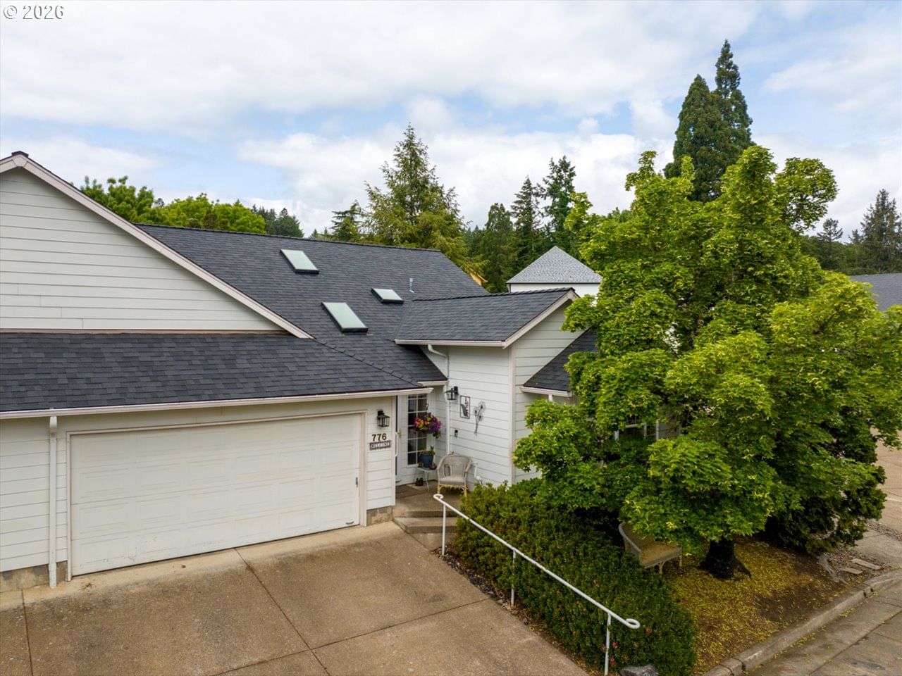 Listing photo 1 of 6