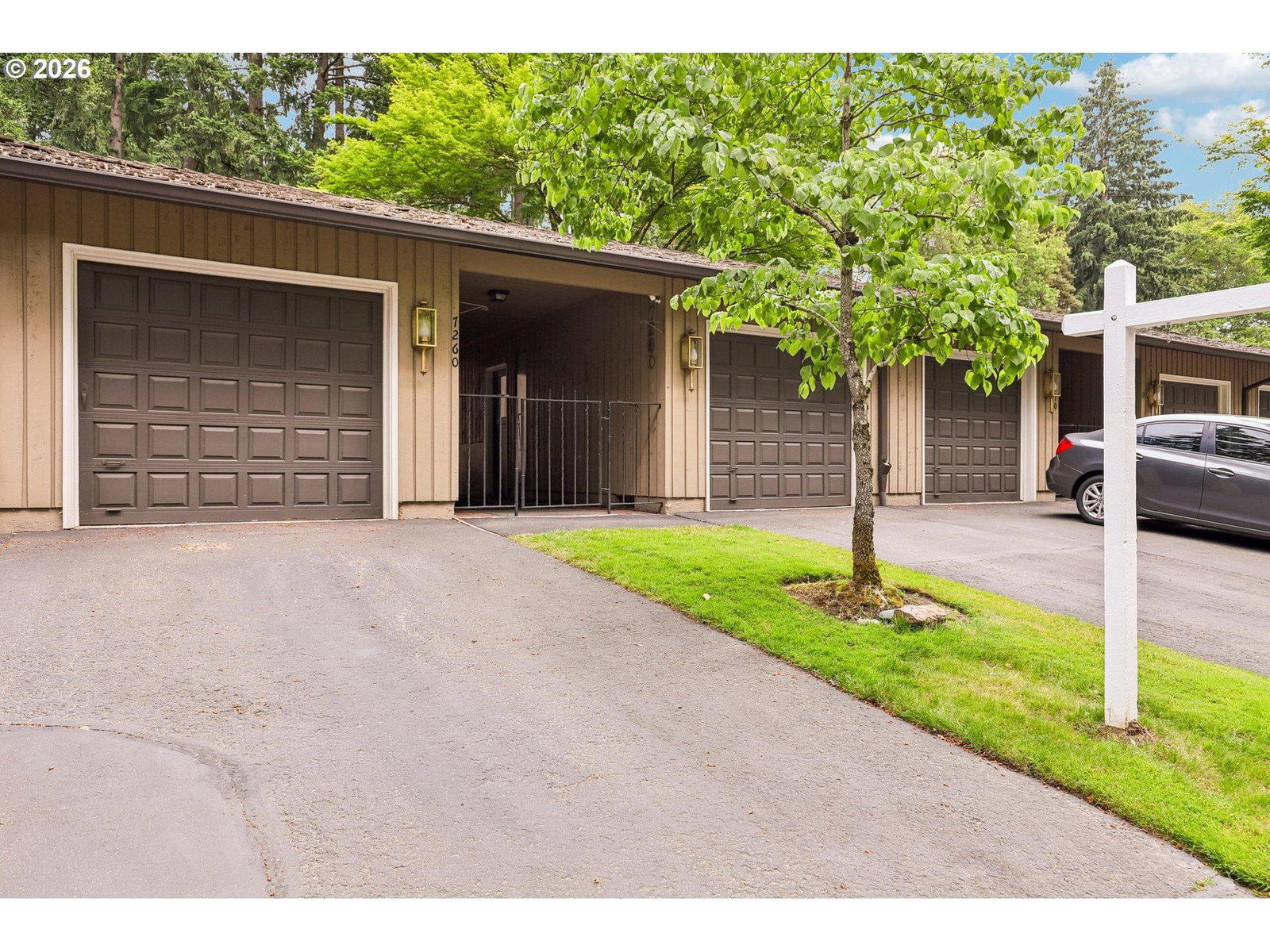 Listing photo 1 of 6