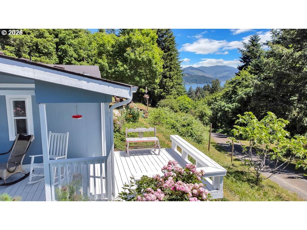Listing photo 1 of 6