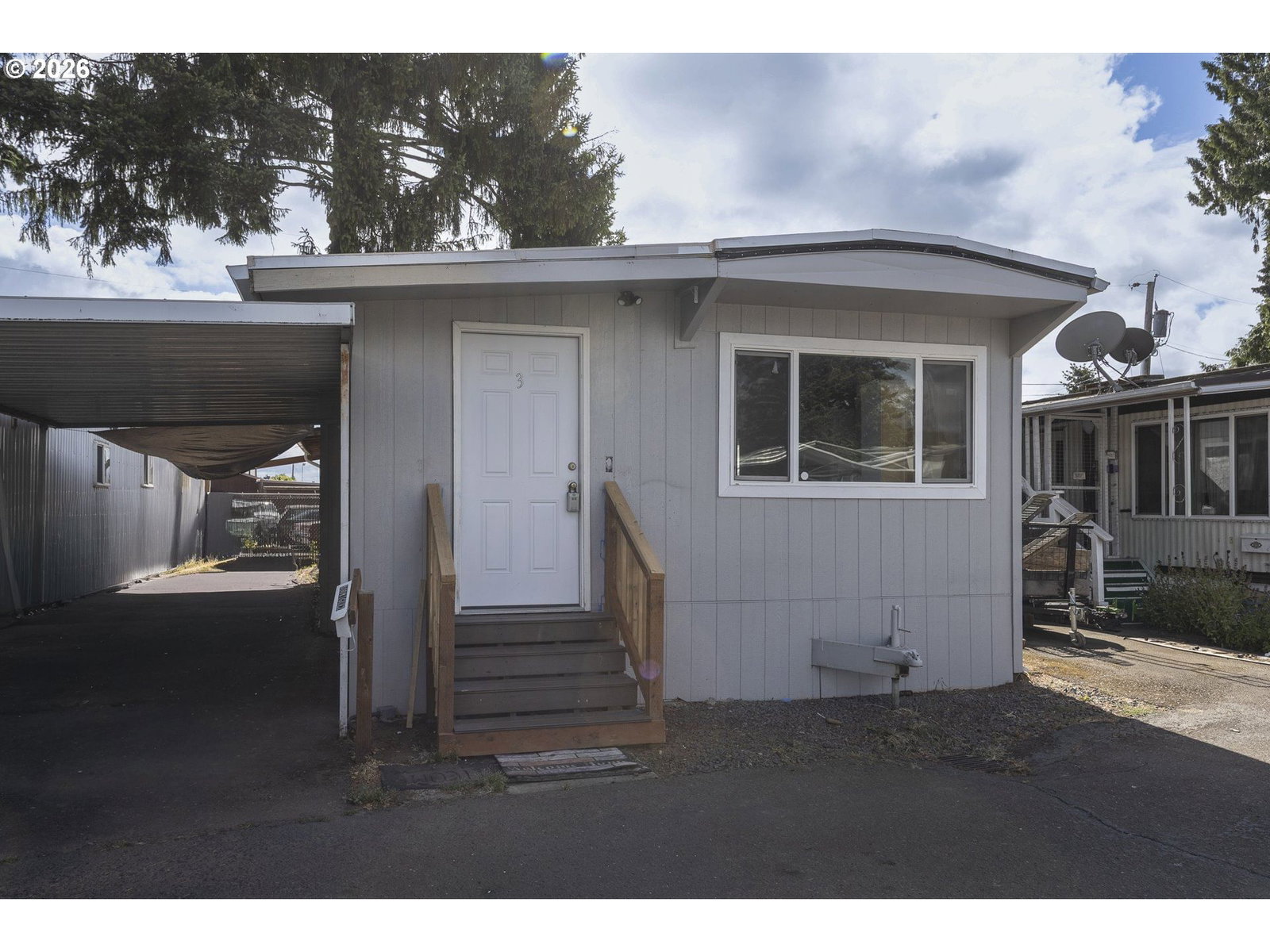 Listing photo 1 of 6