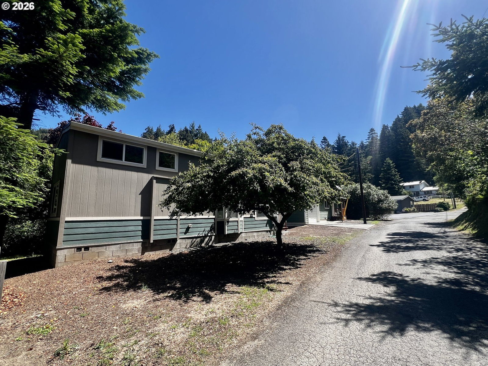 Listing photo 1 of 6