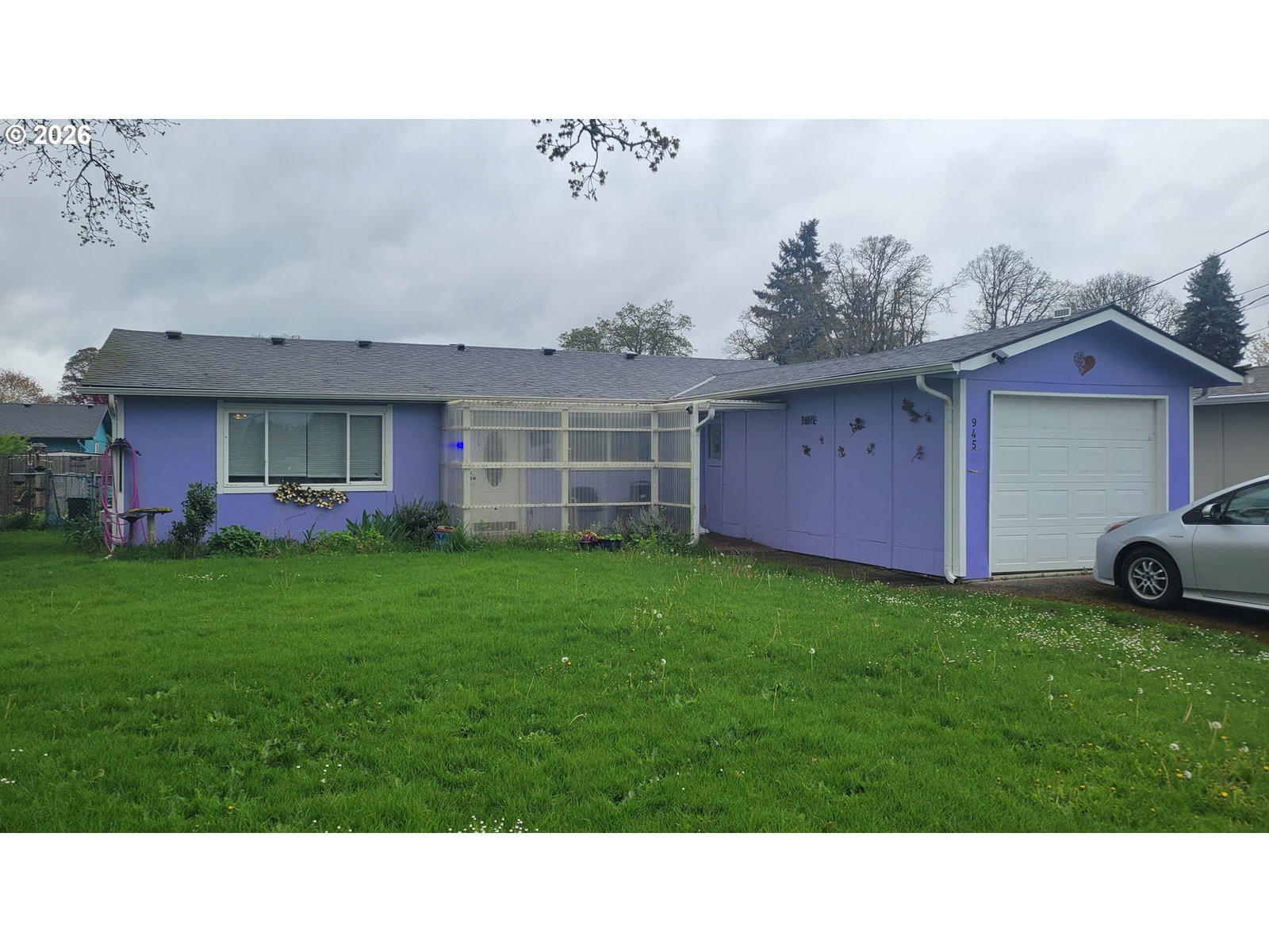Listing photo 1 of 6