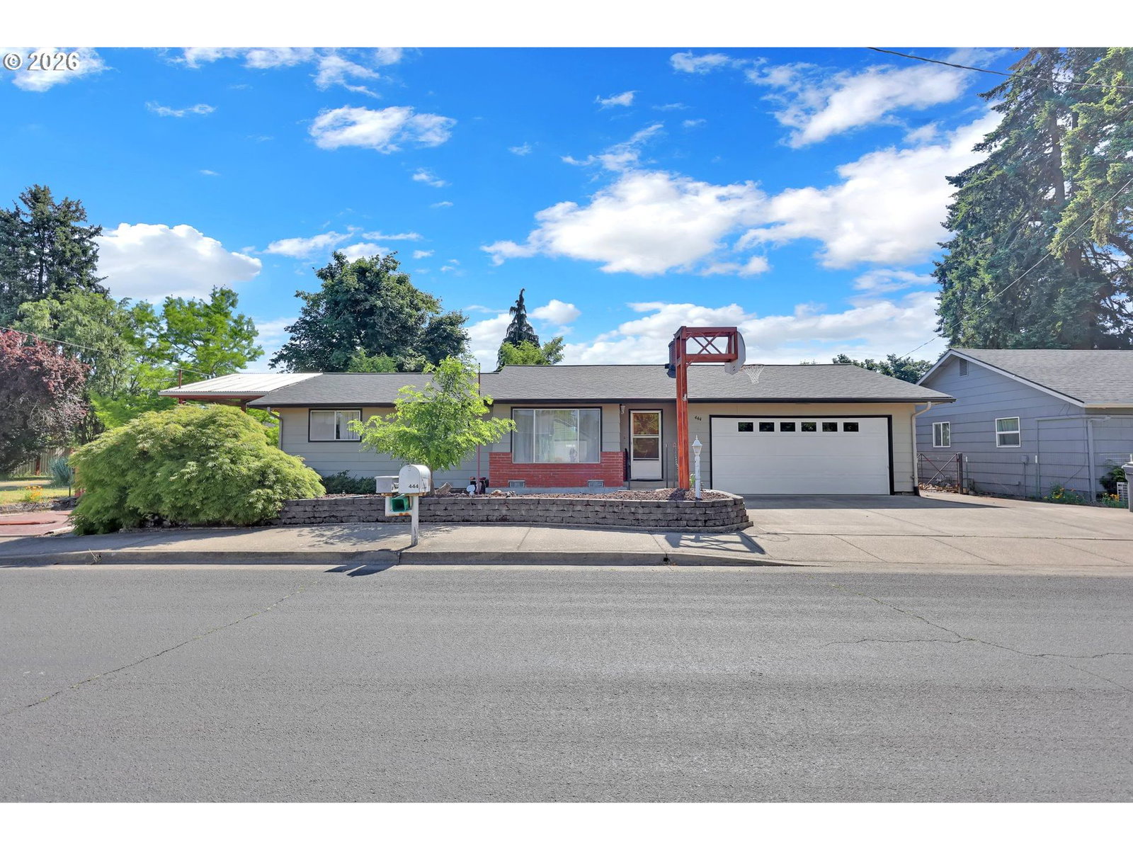 Listing photo 1 of 6