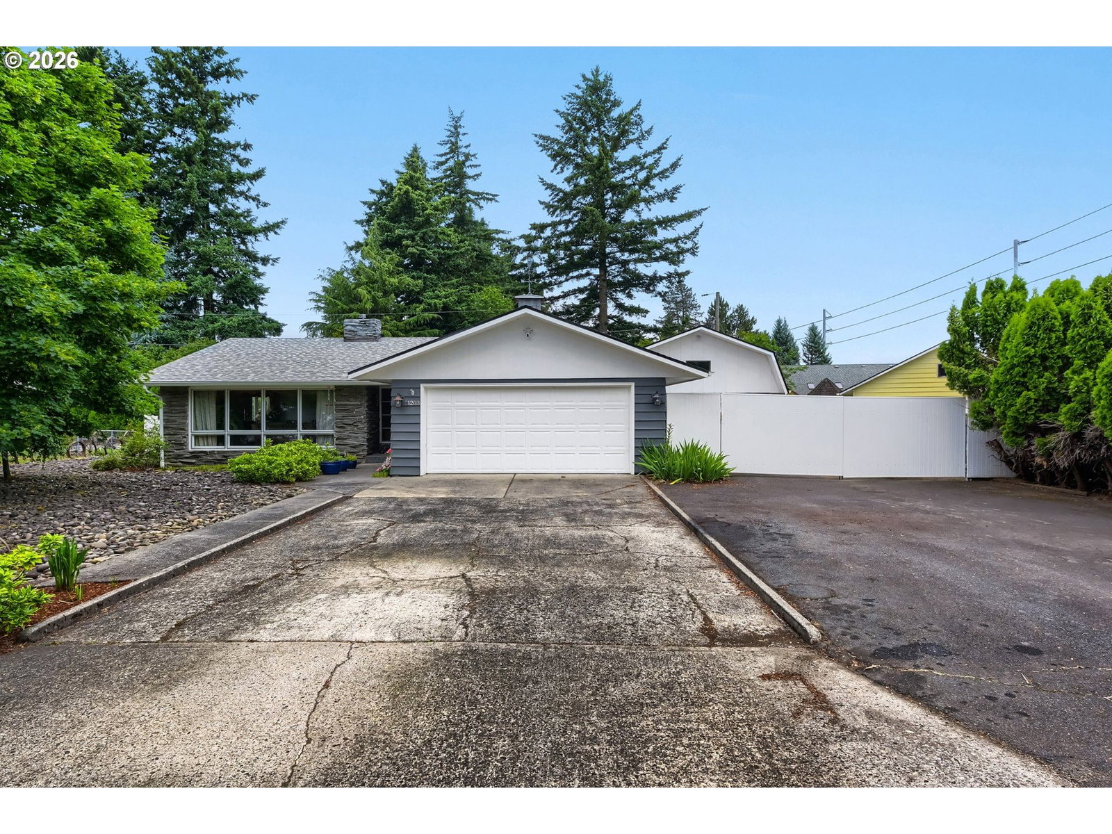 Listing photo 1 of 6