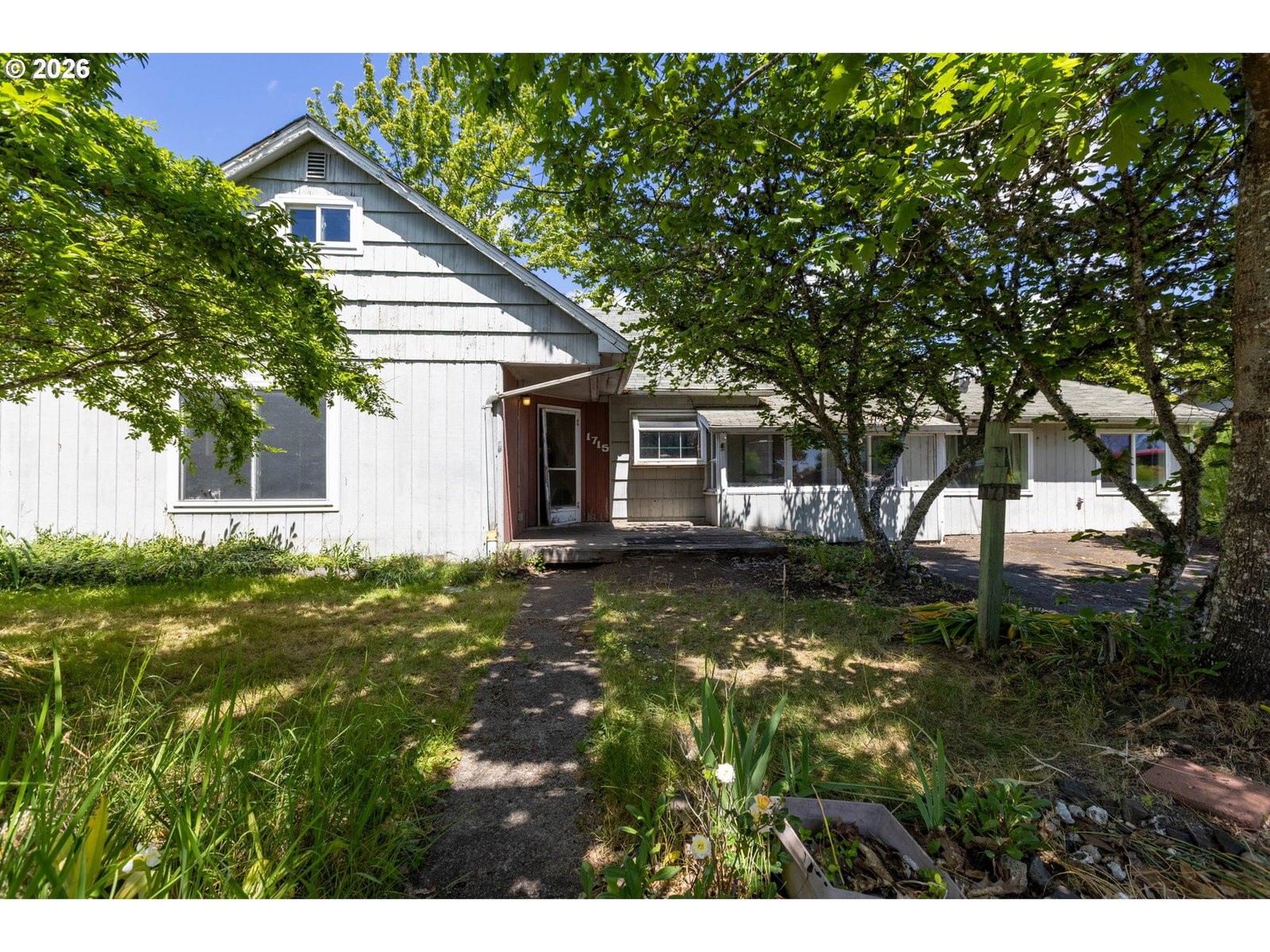 Listing photo 1 of 6