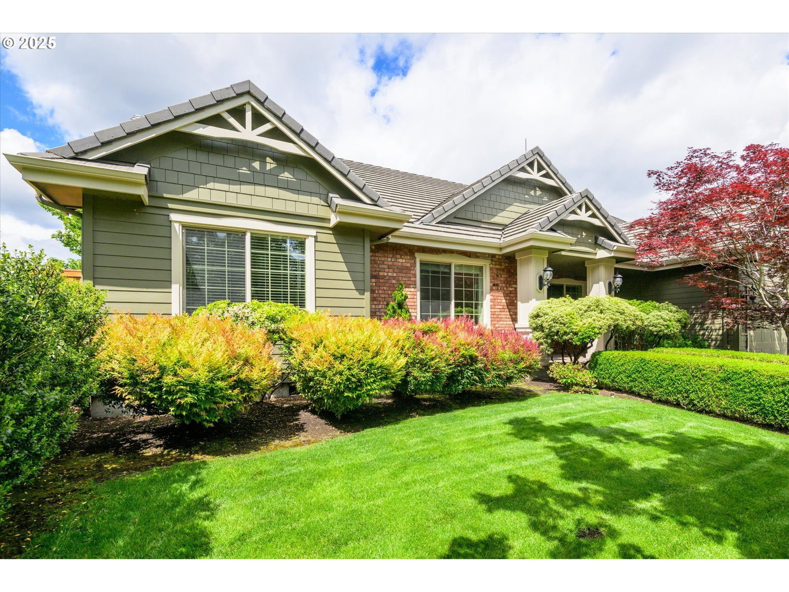 Primary listing photo, 2053 LAKEVIEW DR, Eugene, OR, 97408