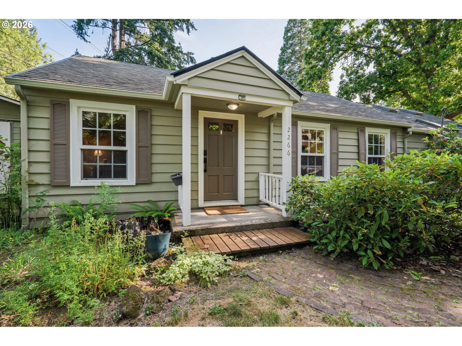 Listing photo 1 of 6