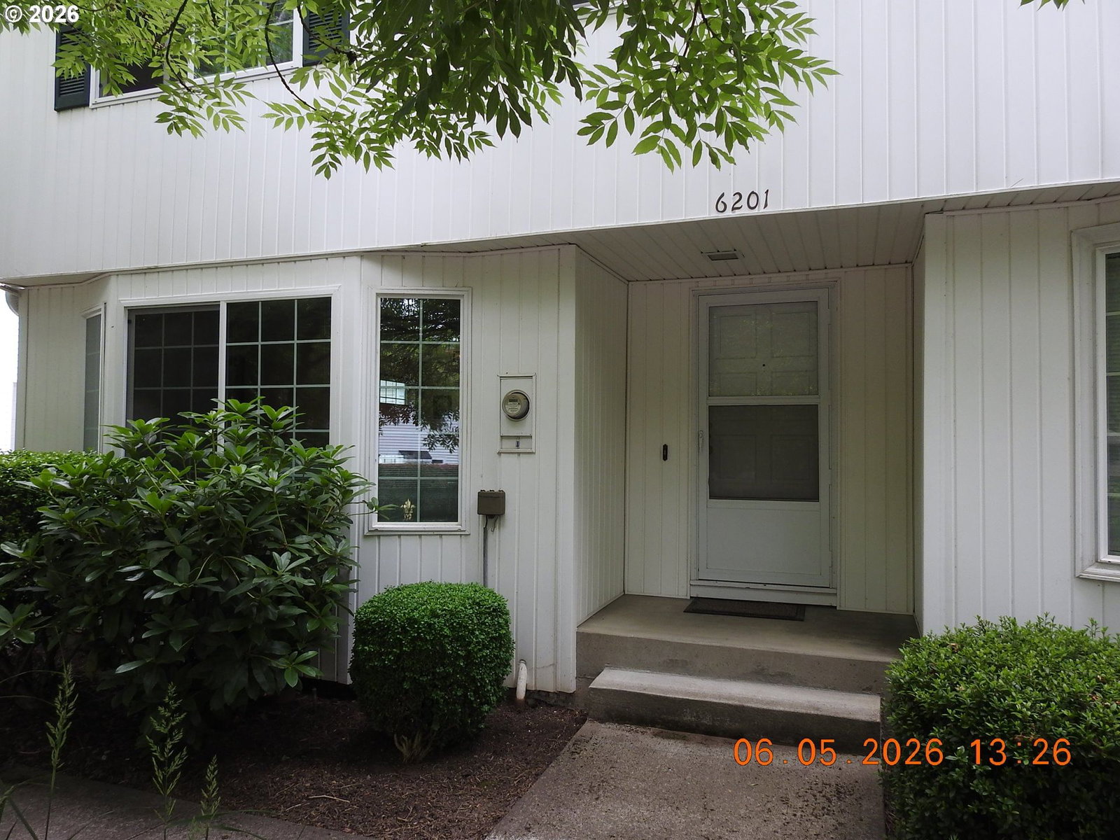 Listing photo 1 of 6
