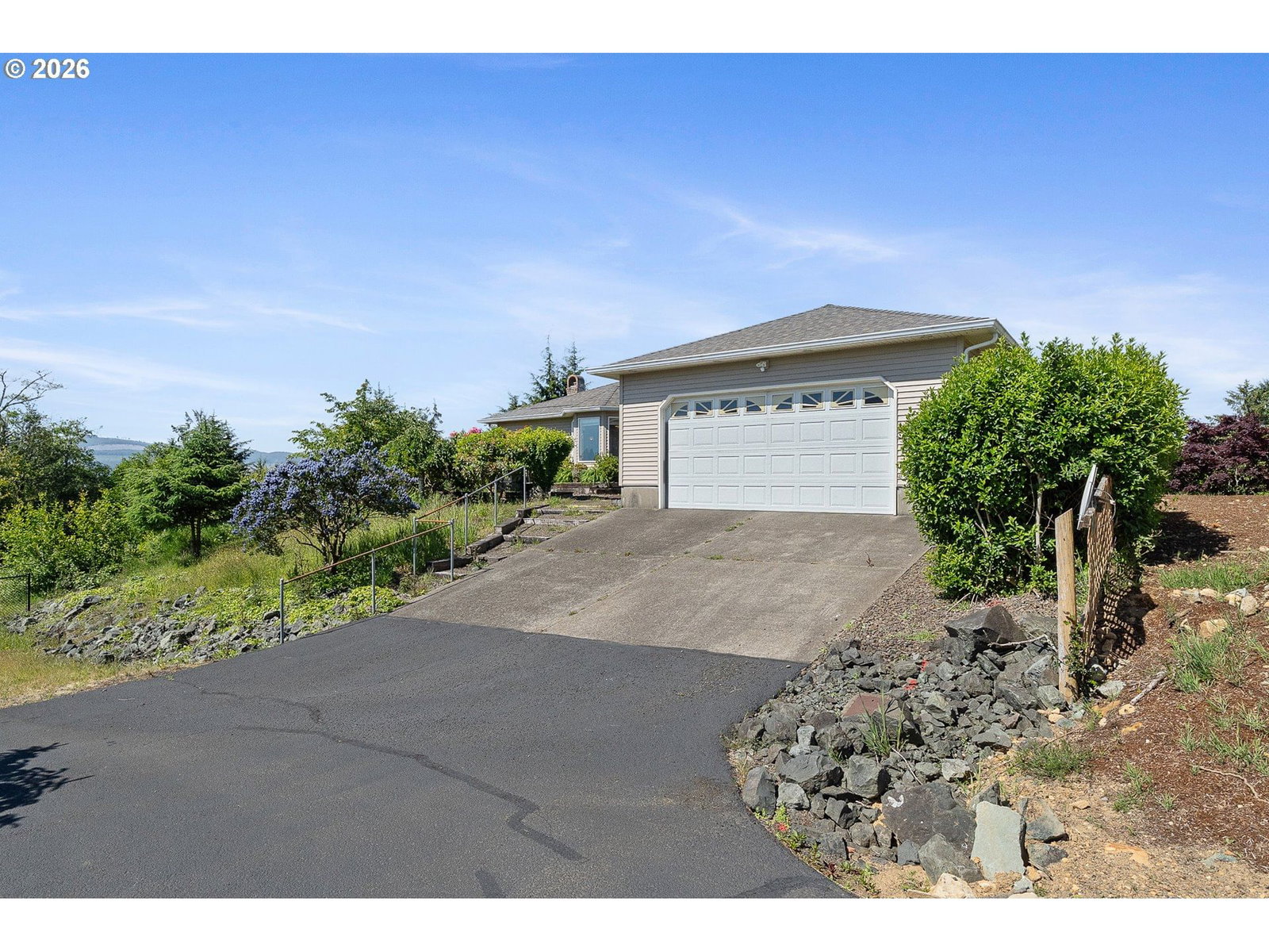 Listing photo 1 of 6