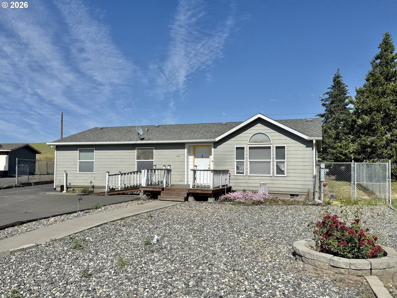 Listing photo 1 of 6