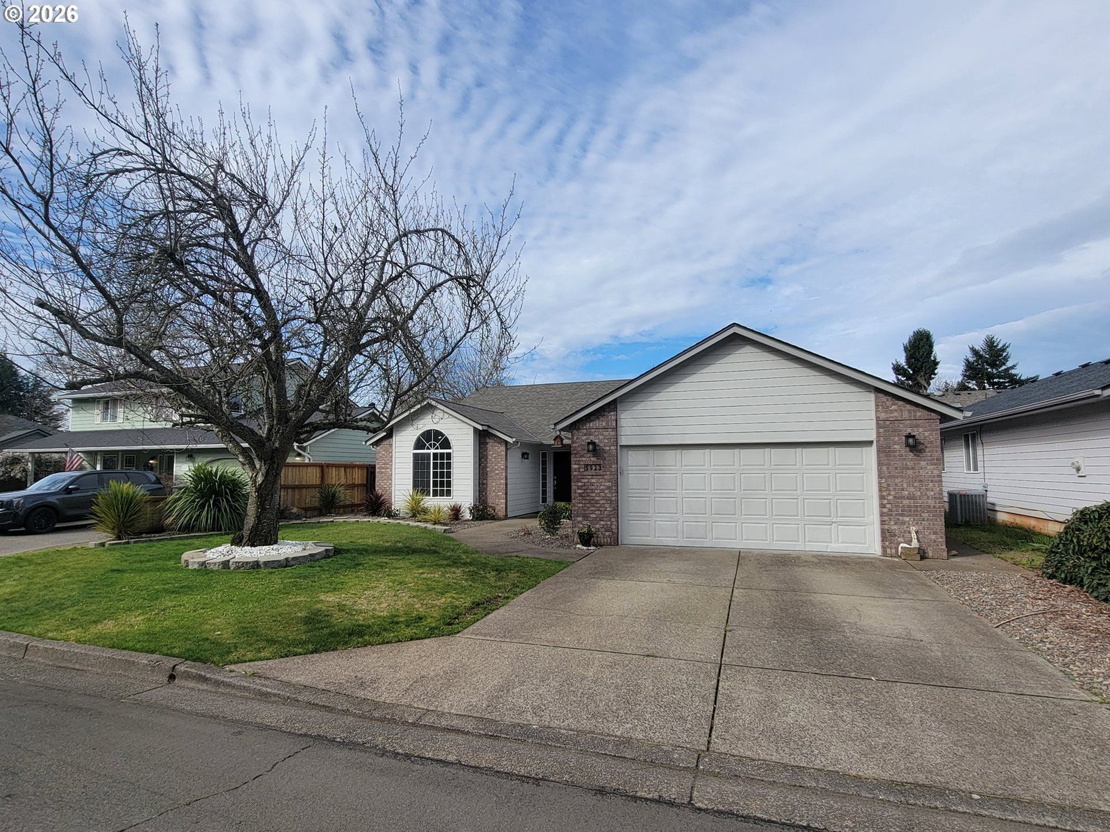 Listing photo 1 of 6