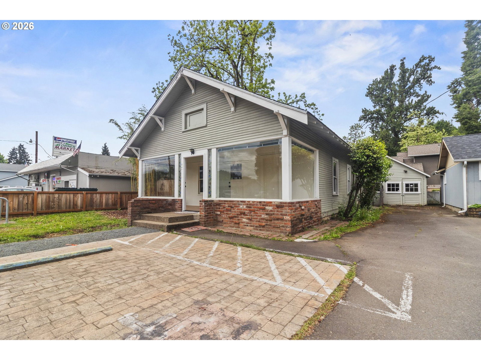 Listing photo 1 of 6