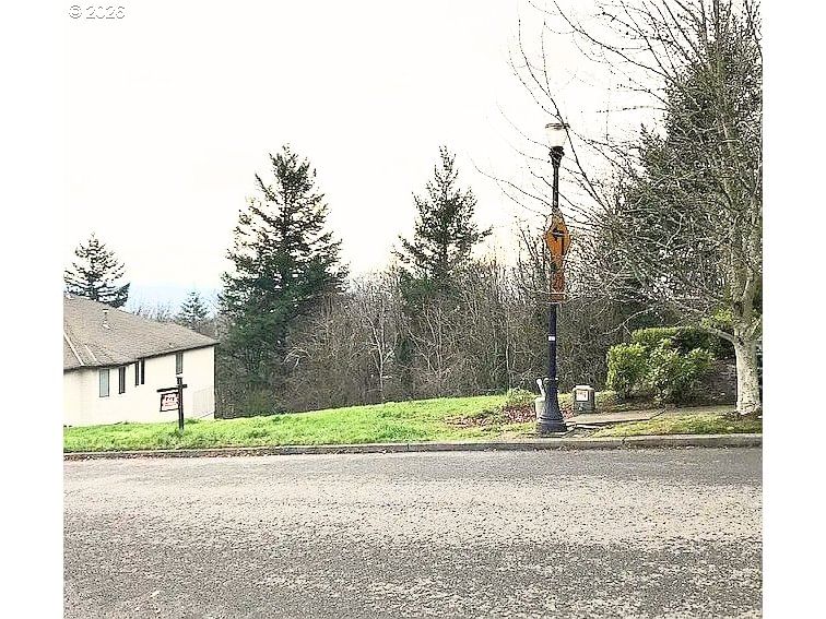 Listing photo 1 of 3