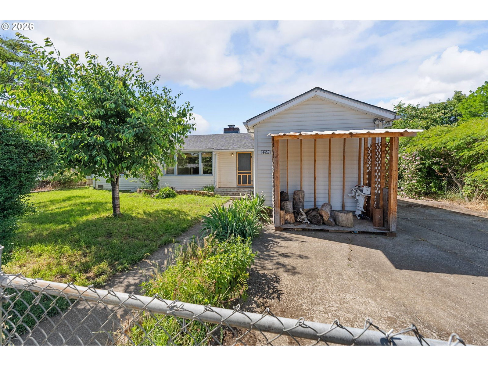 Listing photo 1 of 6