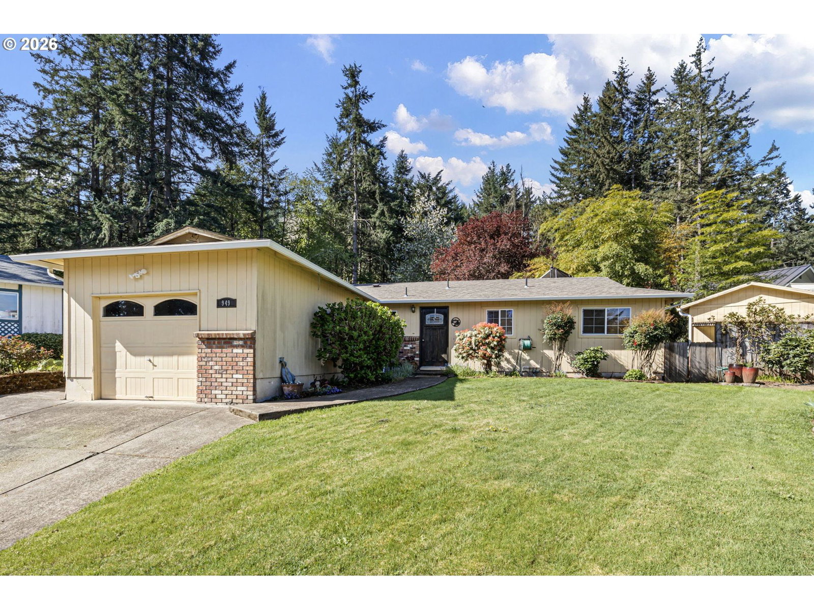 Primary listing photo, 949 S CT, Cottage Grove, OR, 97424