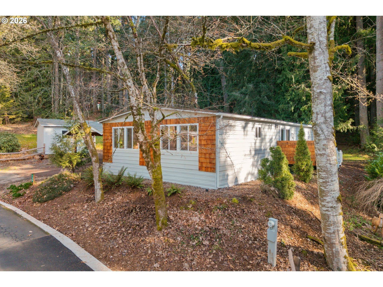 Listing photo 1 of 6