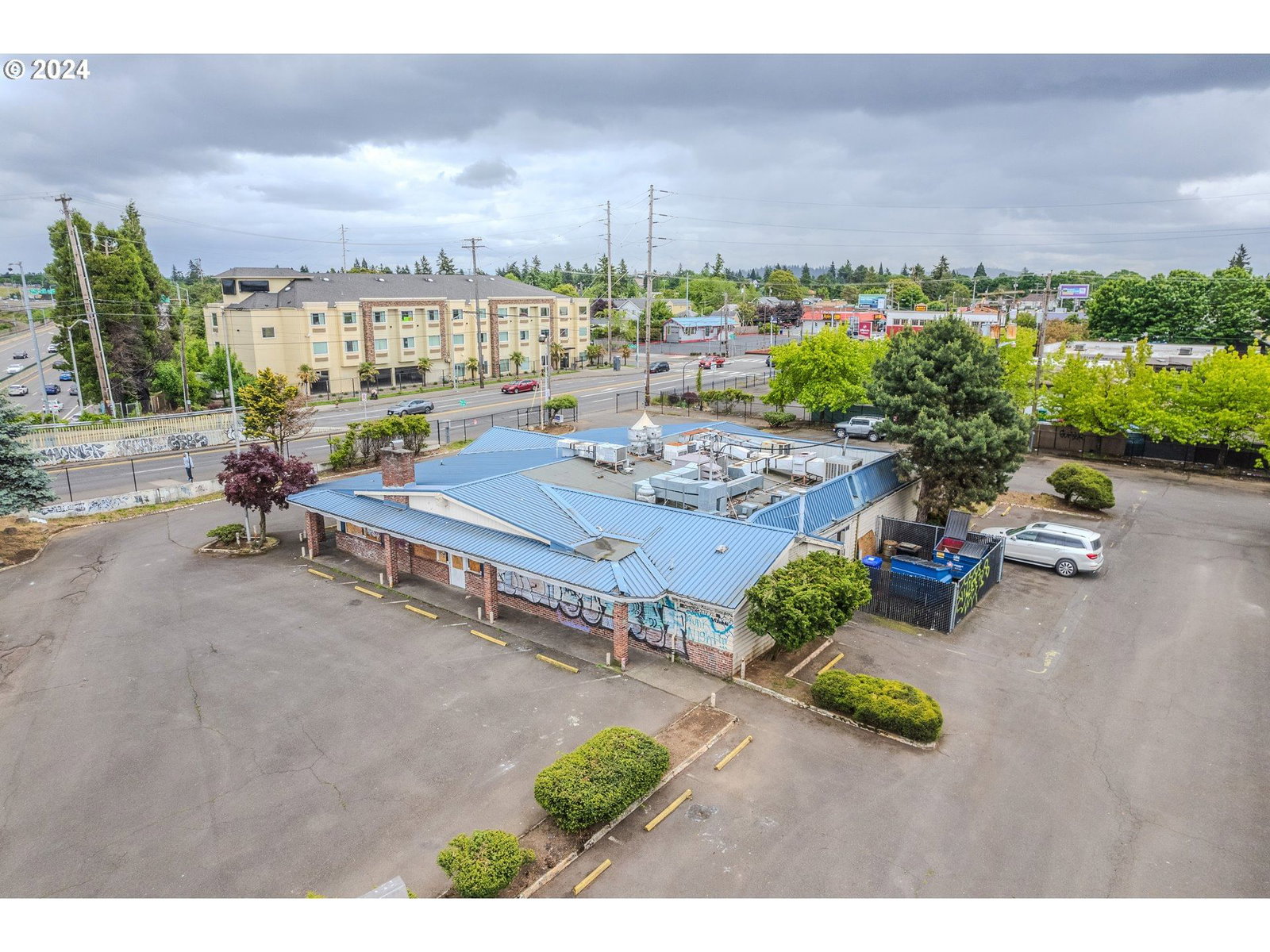 Listing photo 1 of 6