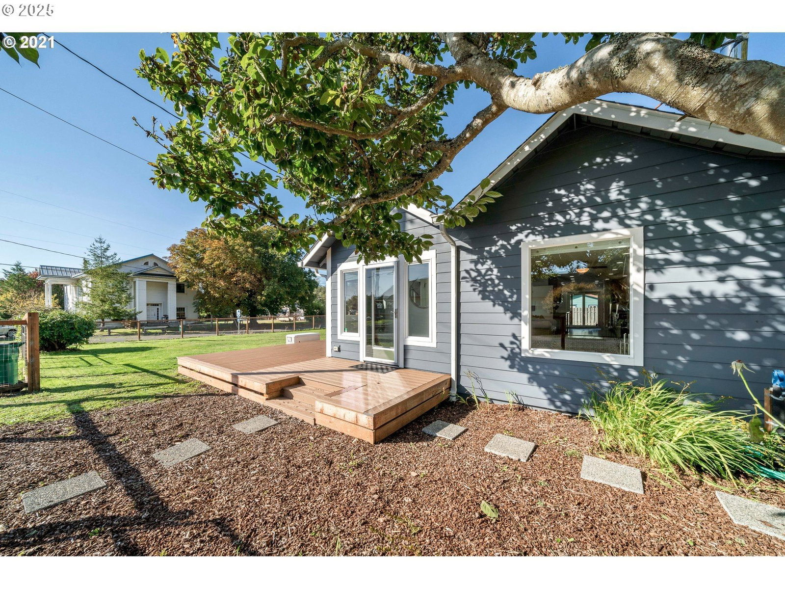 Listing photo 1 of 6