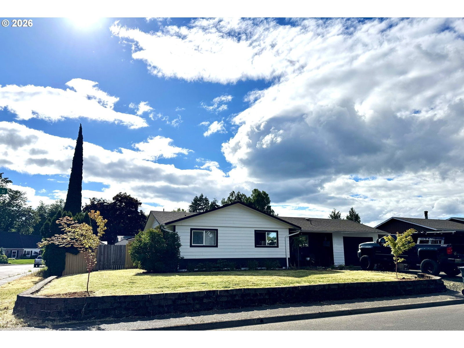 Listing photo 1 of 6