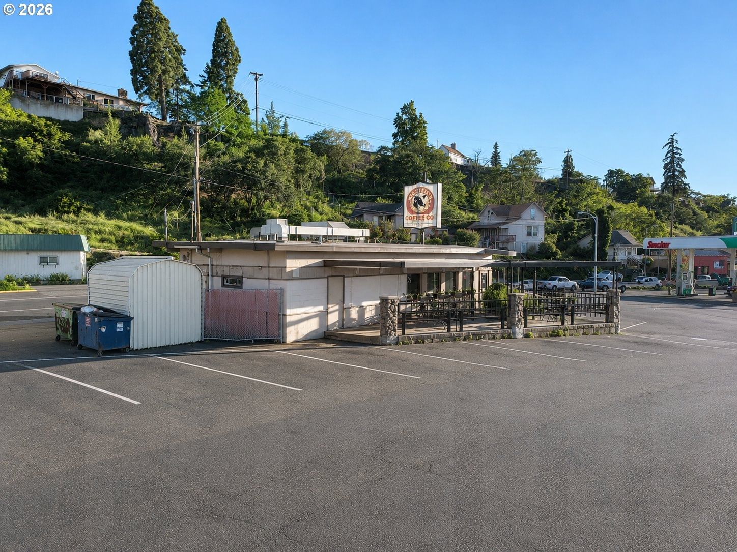 Listing photo 1 of 6