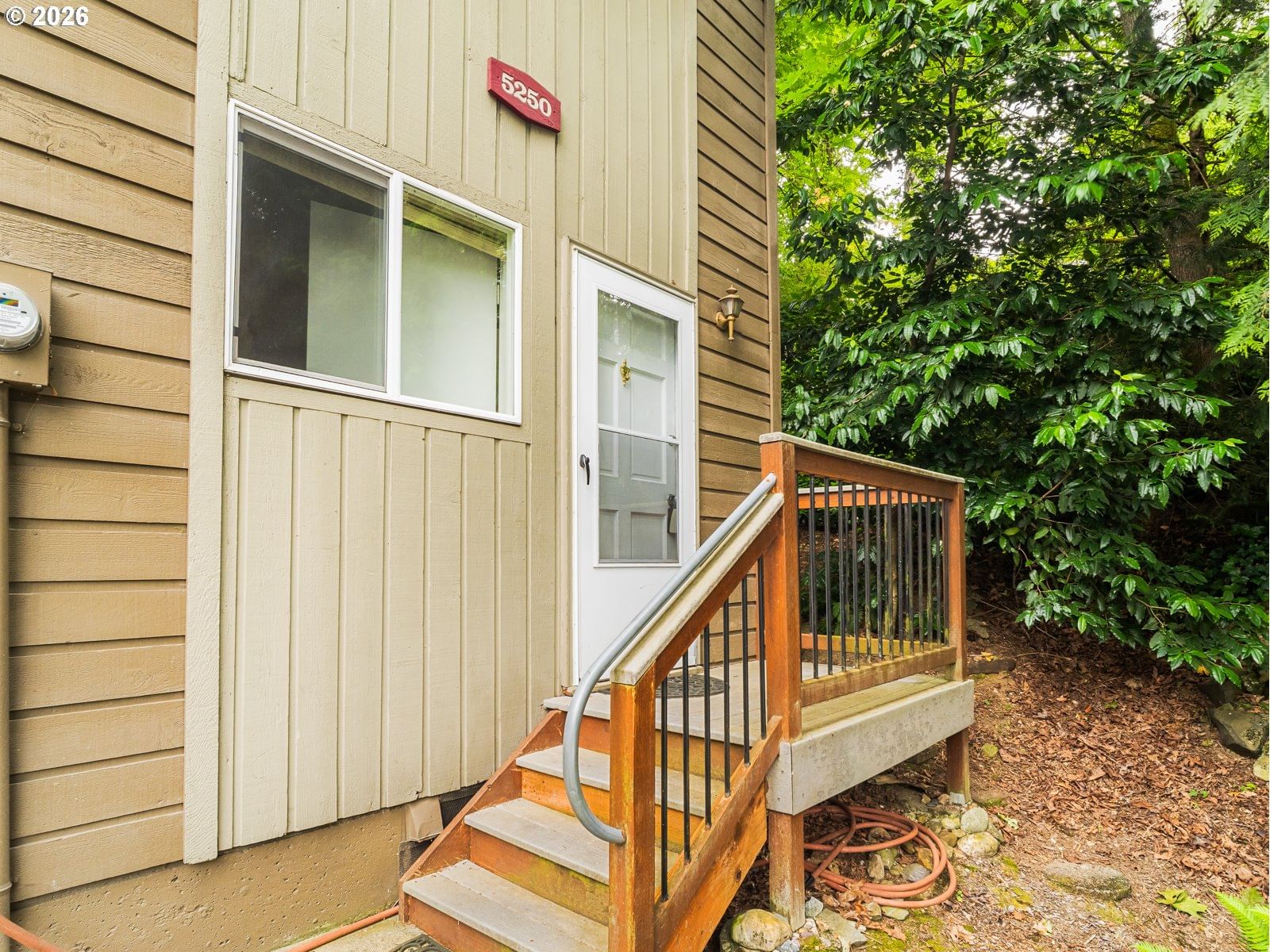 Listing photo 1 of 6