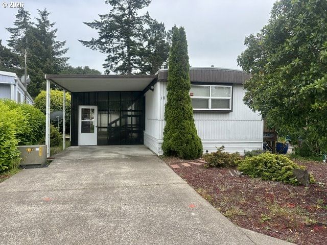 Listing photo 1 of 6