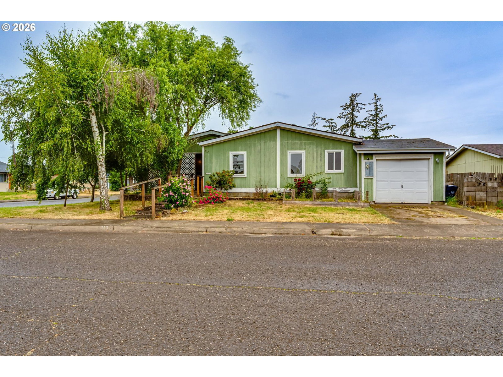 Listing photo 1 of 6