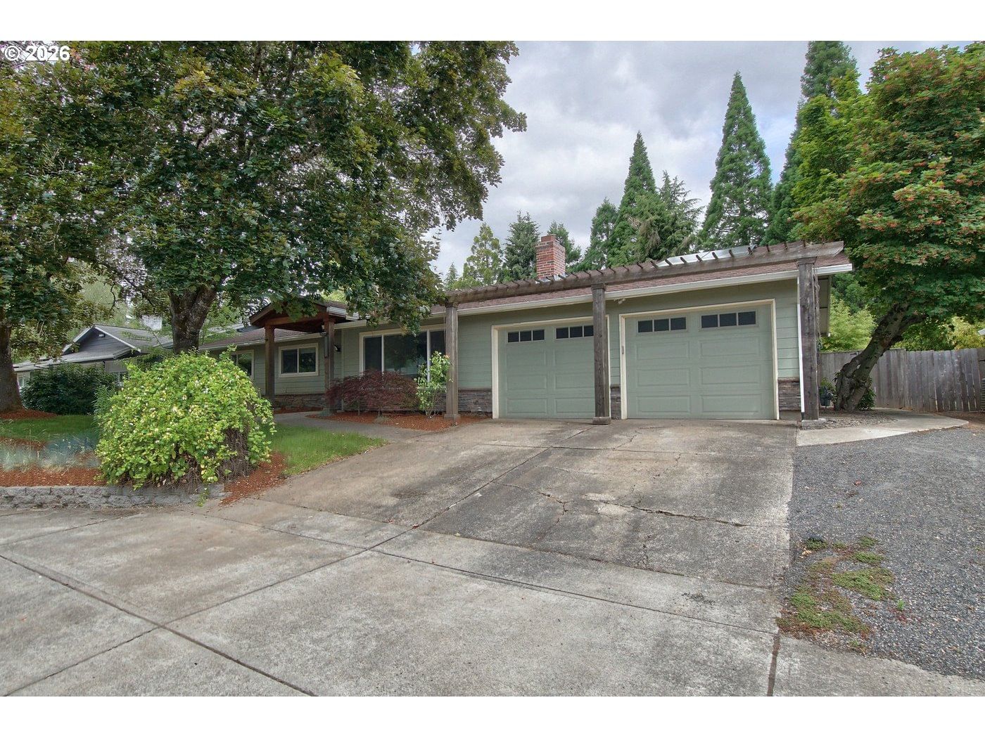 Listing photo 1 of 6