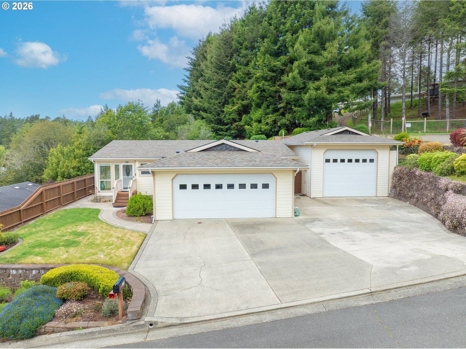 Listing photo 1 of 6