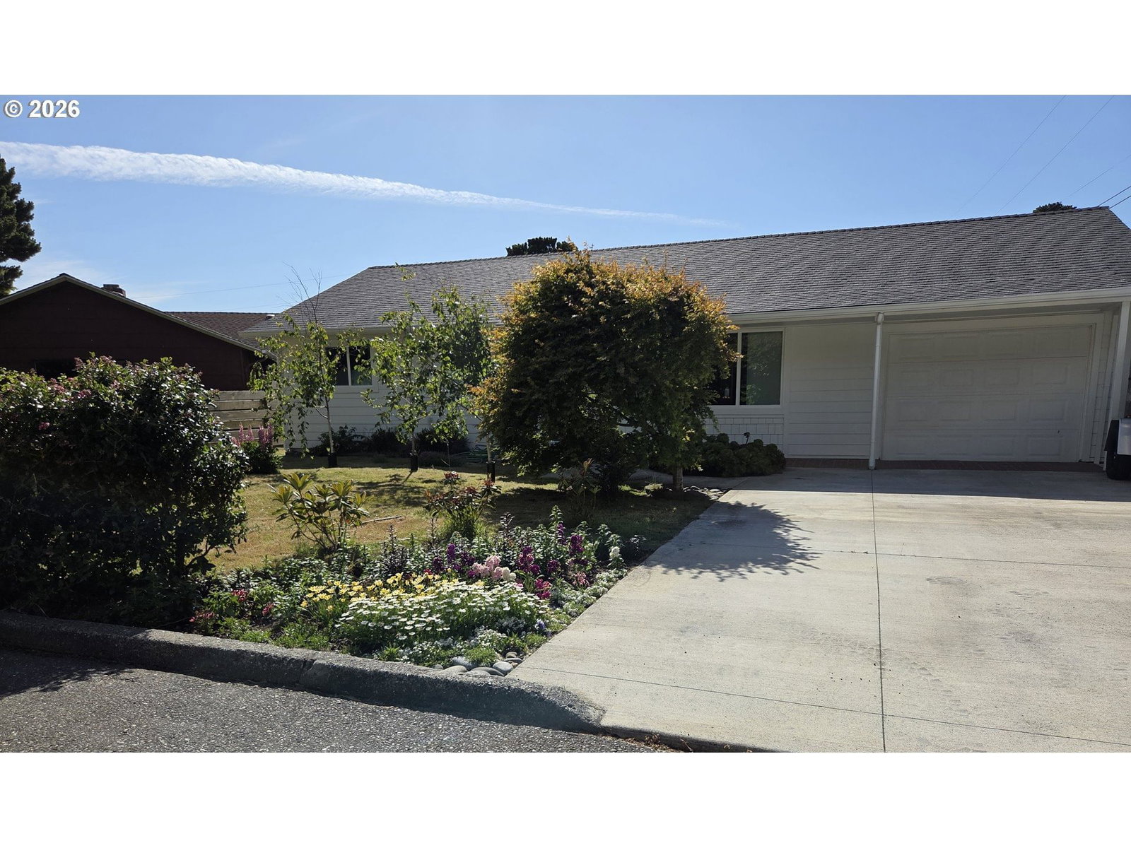 Listing photo 1 of 6